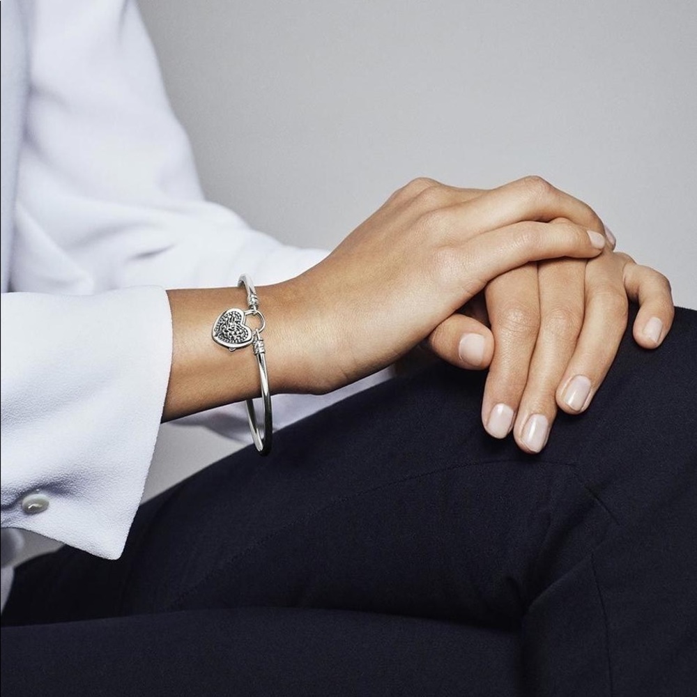 PANDORA Flourishing Hearts Bangle Bracelet New - Picture 3 of 8